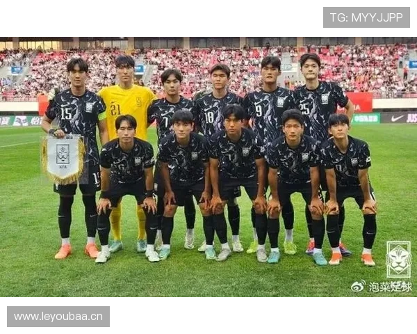 金玟哉庆祝动作背后的故事显示其与队友间的友谊与激情，值得关注。