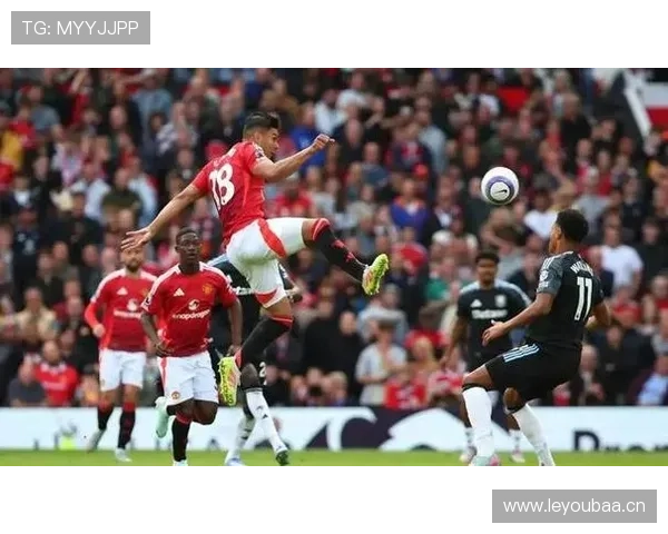 曼联阵容越拼越乱，临时凑战组合难掩体系缺失