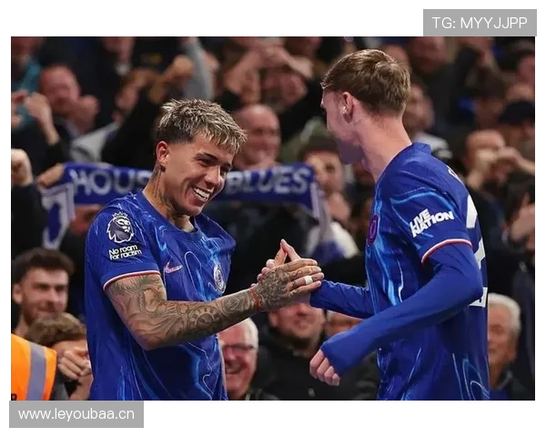 恩佐·费尔南德斯训练完回家路上还在背战术板？